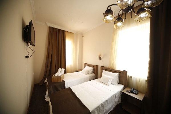 Log Inn Boutique Hotel